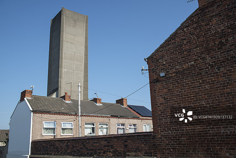 城市住宅区的粗野主义通风井图片素材