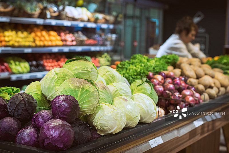 当地市场的果蔬摊位图片素材