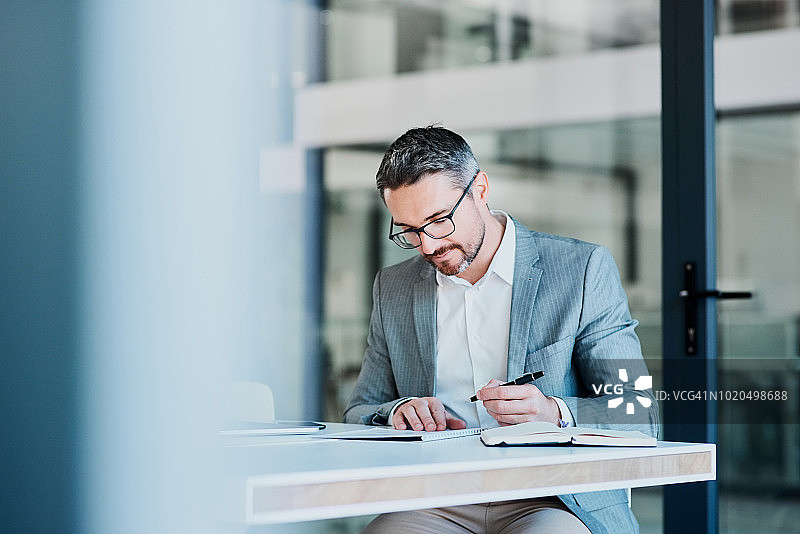 在商业游戏中努力保持领先地位图片素材