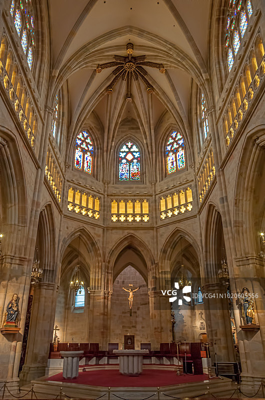 大教堂后殿和窗户图片素材
