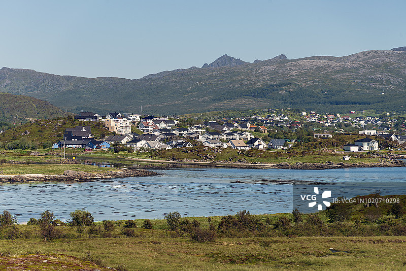 挪威莱克内斯方向的罗弗敦群岛景色，2018年7月4日图片素材