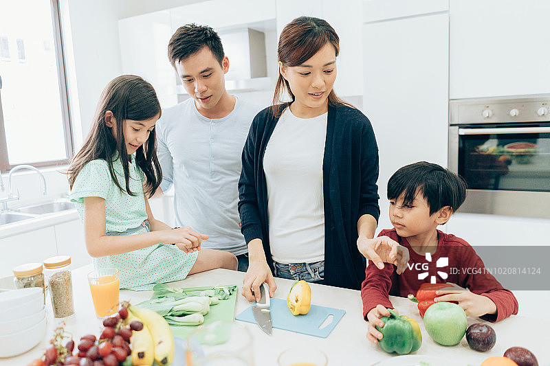 一起准备健康膳食图片素材