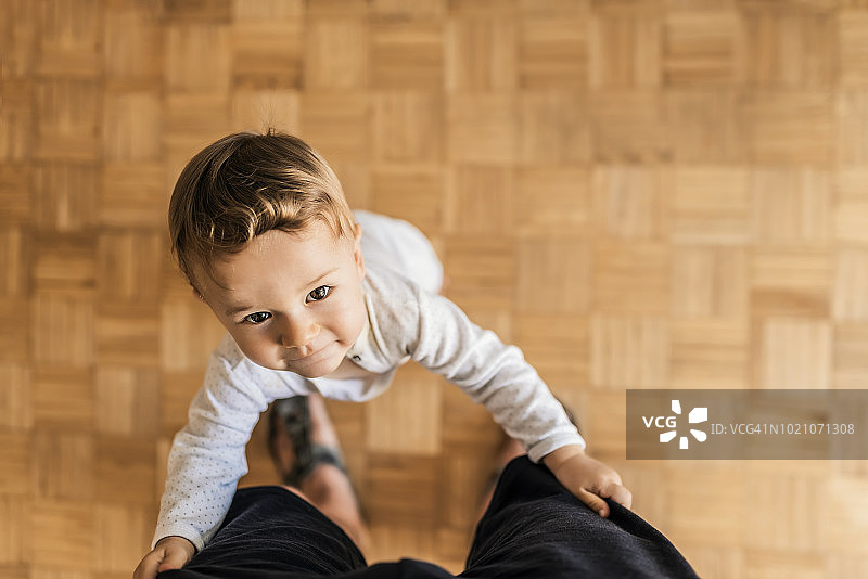 今天他走路，明天他跑步图片素材