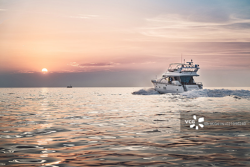 驶向日落图片素材