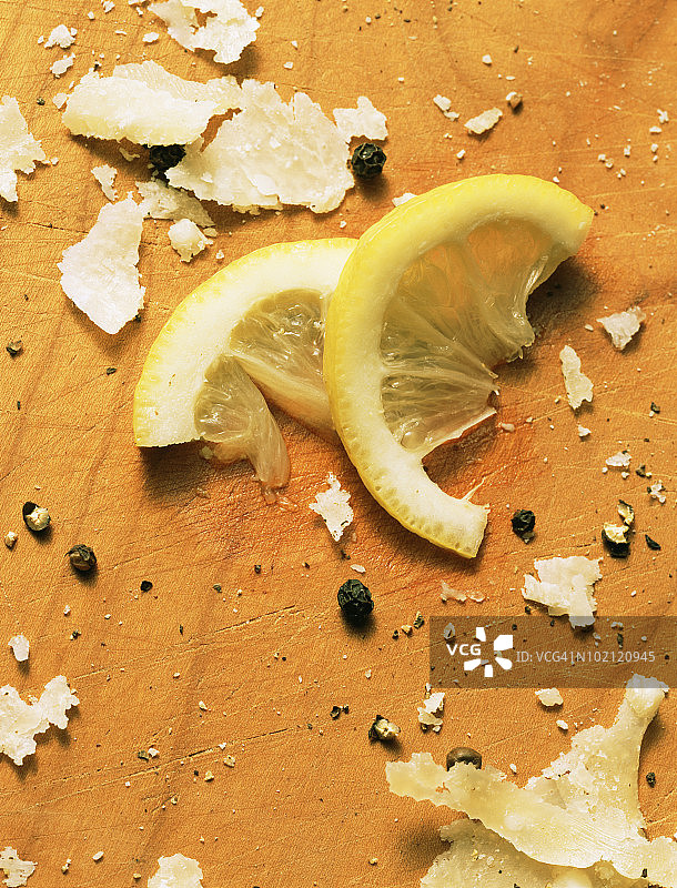 柠檬角、奶酪和胡椒粒图片素材