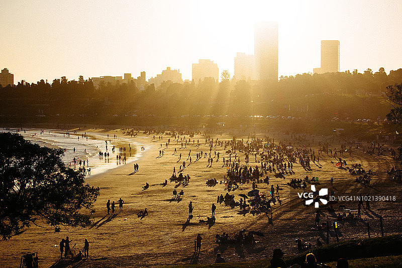 乌拉圭蒙得维的亚城市布塞奥海滩的夏季景观图片素材