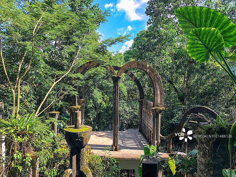 希利特拉的池塘图片素材