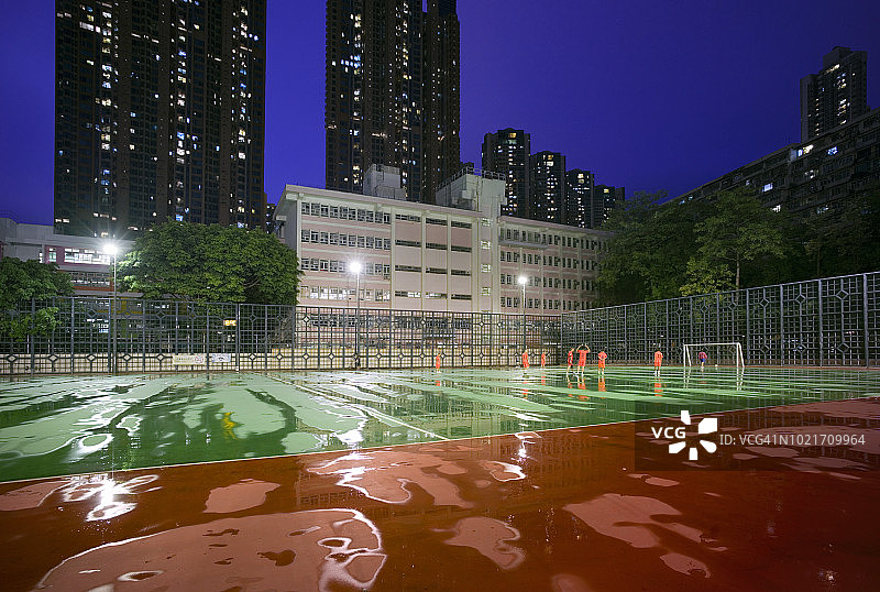 雨天香港运动场夜景图片素材