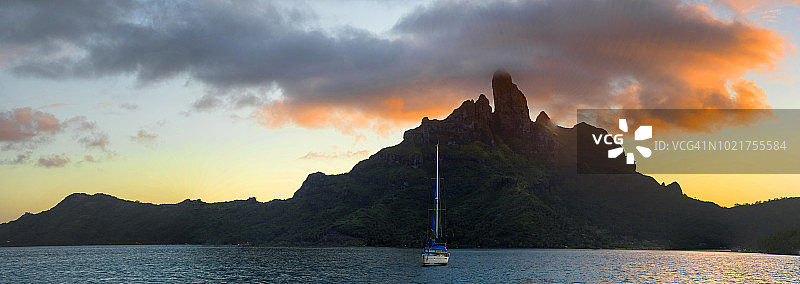 波拉波拉岛日落全景图片素材