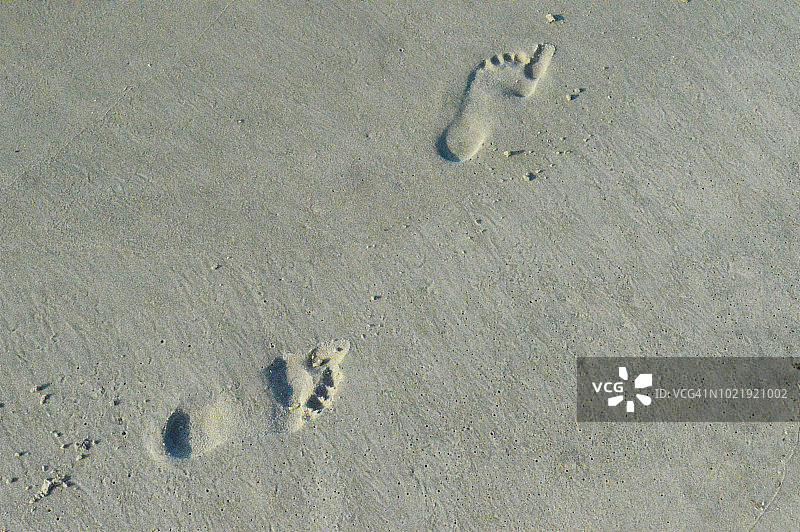 沙滩上的脚印图片素材