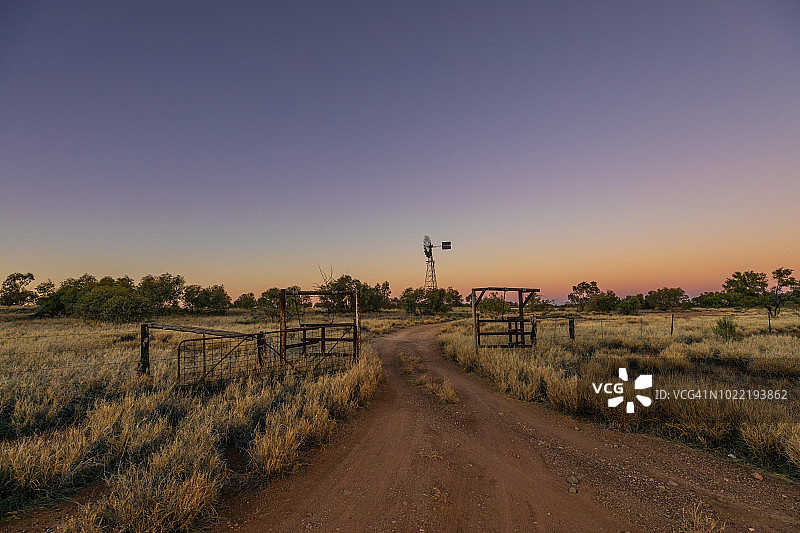 澳大利亚北领地麦克唐奈山脉国家公园的拉拉平塔和纳马吉拉路图片素材