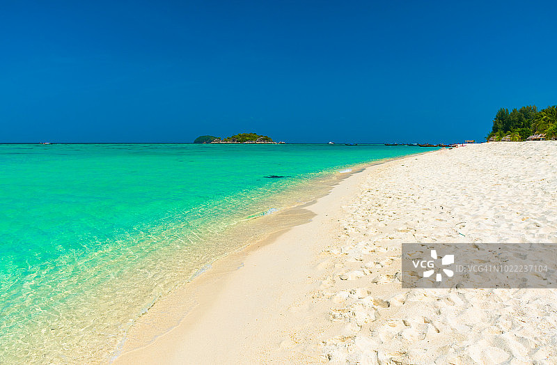 泰国丽贝岛安达曼海热带海滩图片素材