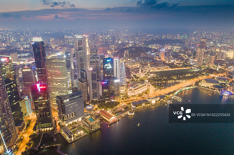 空中视野的城市天际线在新加坡市中心CBD中心图片素材