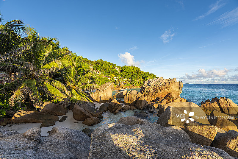 日出时分的安斯帕塔特海滩图片素材