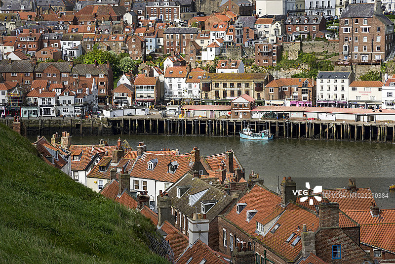 英格兰北约克郡惠特比的红色屋顶图片素材