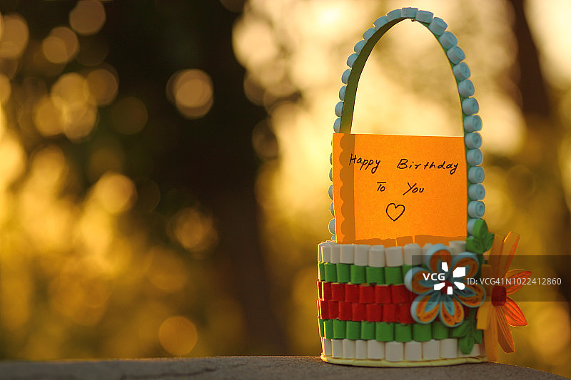 篮子里的生日便签图片素材