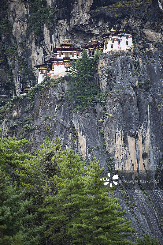 不丹帕罗河谷悬崖边虎穴寺特写图片素材
