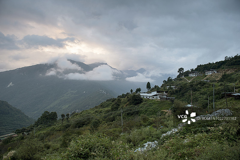 不丹特隆萨市的喜马拉雅山脉风光图片素材
