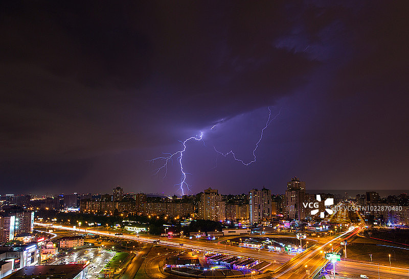 基辅上空的雷击图片素材