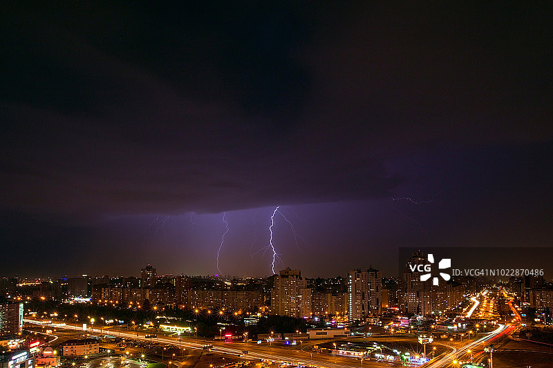 基辅上空的雷击图片素材