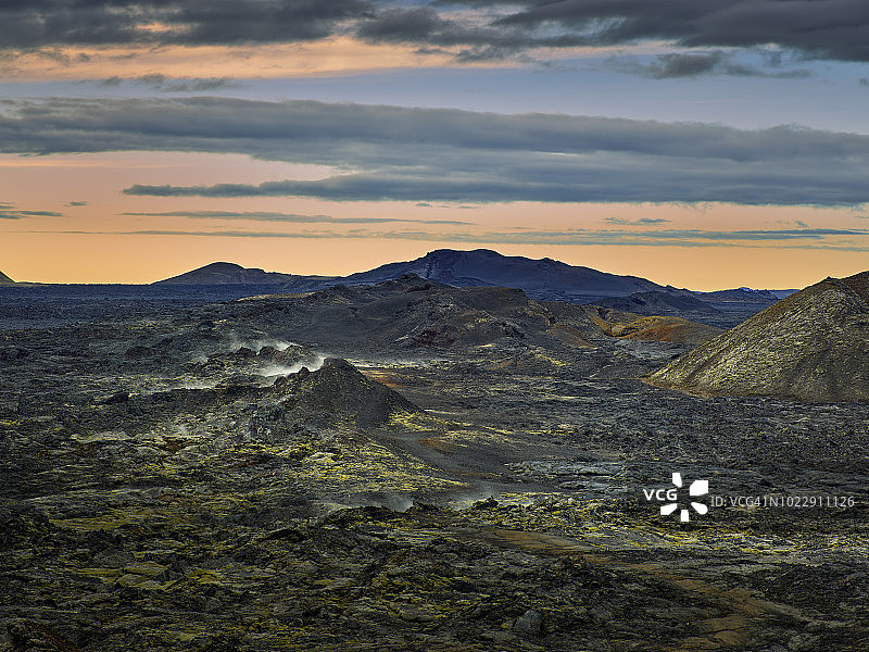 冰岛Leirhnukur温泉区的Krafla熔岩区图片素材
