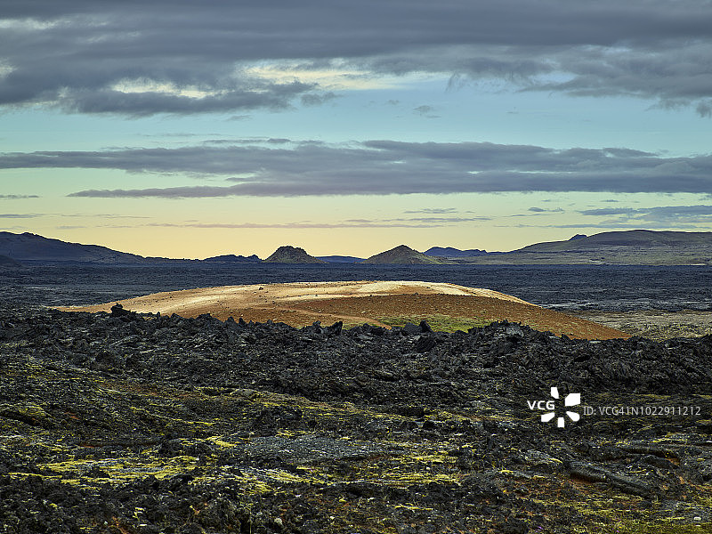 冰岛Leirhnukur温泉区的Krafla熔岩区图片素材