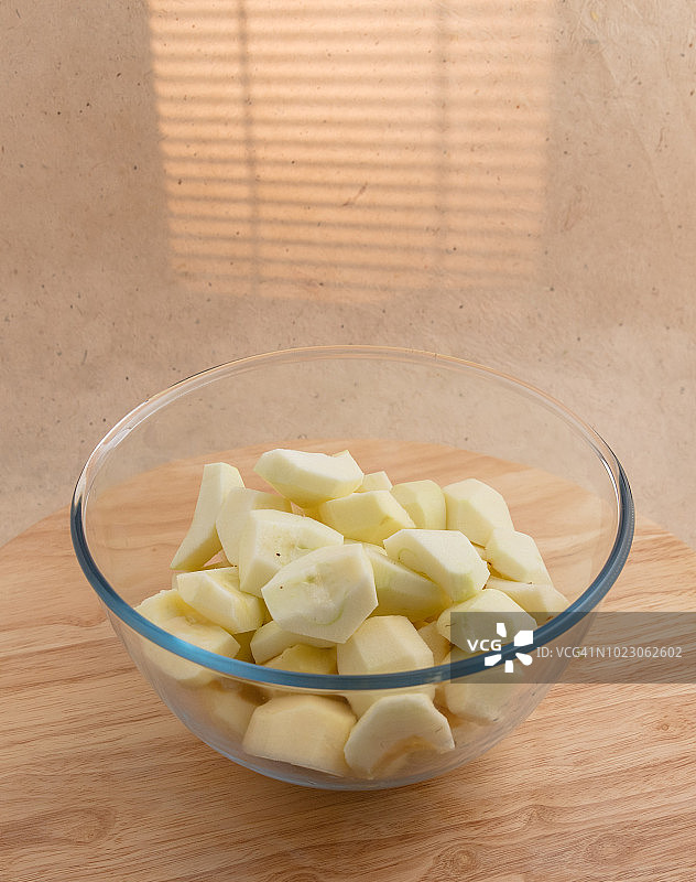 切碎的苹果碗图片素材