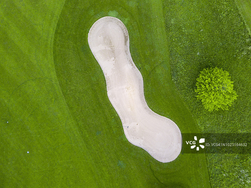 德国巴登-符腾堡高尔夫球场航拍，含沙坑、果岭和球洞图片素材