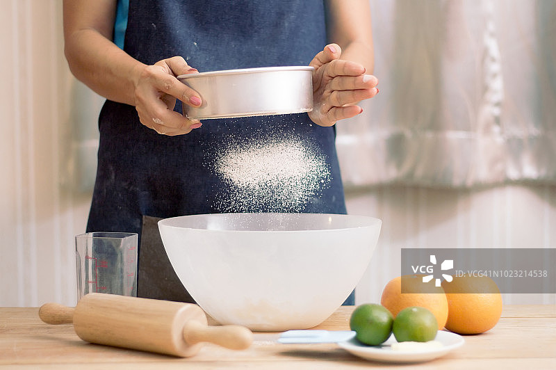 女人自制烘焙食品图片素材