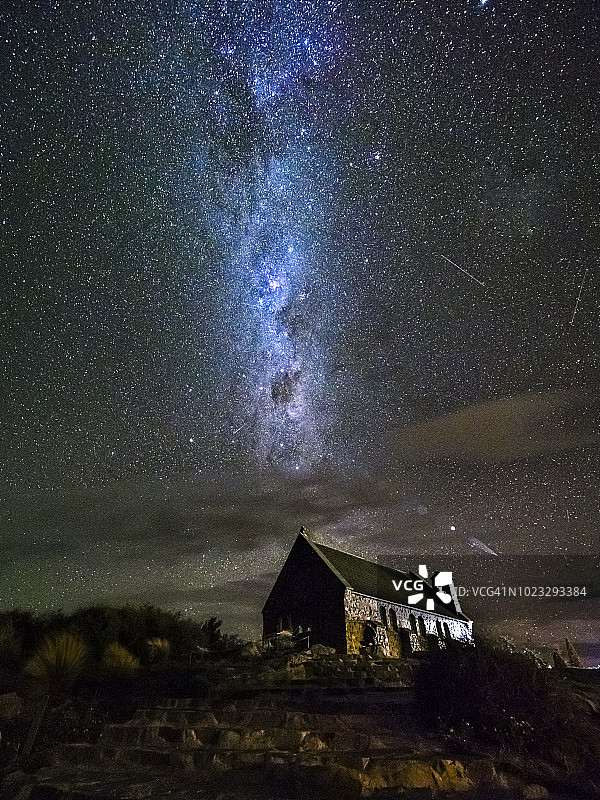 新西兰南岛坎特伯雷地区夜晚的好牧羊人教堂图片素材