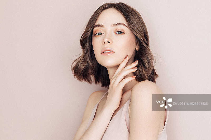 化妆的美女图片素材