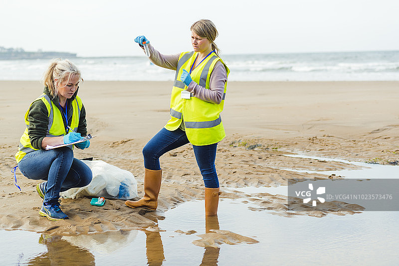 分析海水的科学家图片素材