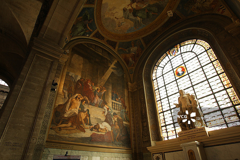 法国巴黎圣叙尔皮斯广场夏日风光图片素材