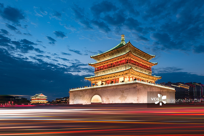 西安黄昏时分的钟楼图片素材