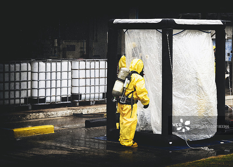 化工厂化学品泄漏污染应急处理图片素材