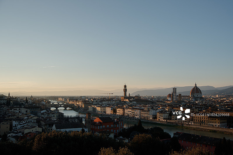 佛罗伦萨景色：圣母百花大教堂与旧宫图片素材