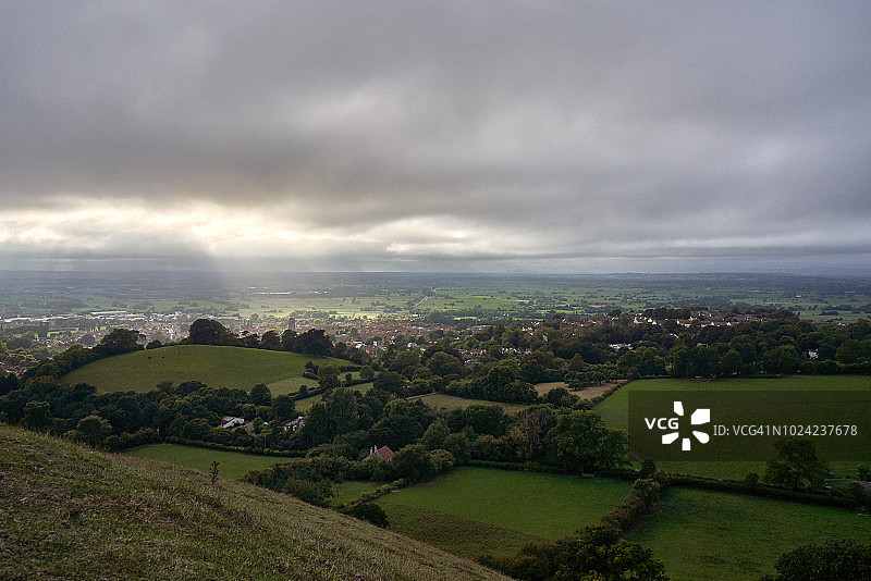 英国萨默塞特郡格拉斯顿伯里西南方向的景色图片素材