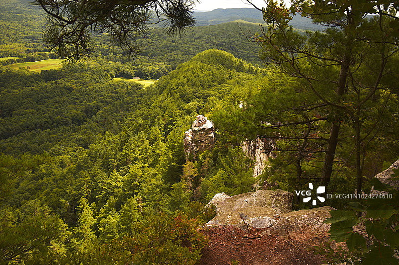 从纪念碑山眺望马萨诸塞州伯克希尔图片素材