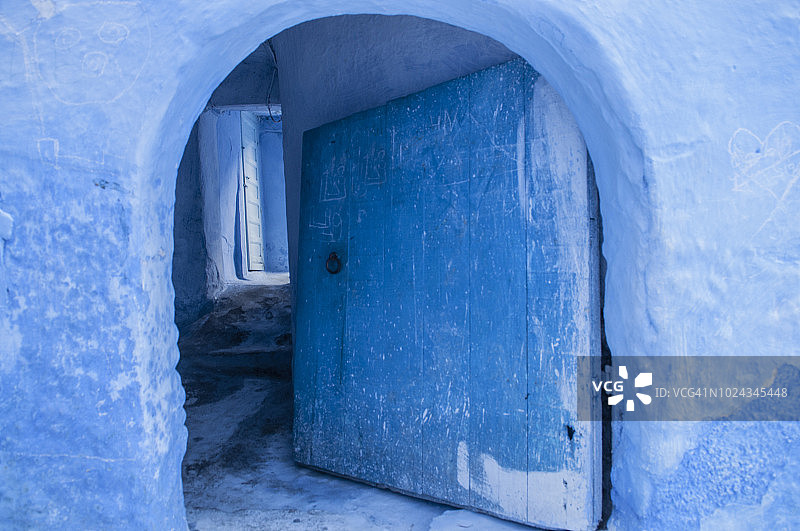 摩洛哥蓝色敞开的门图片素材