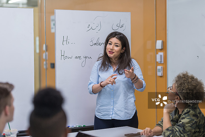 多民族大学生学习小组图片素材