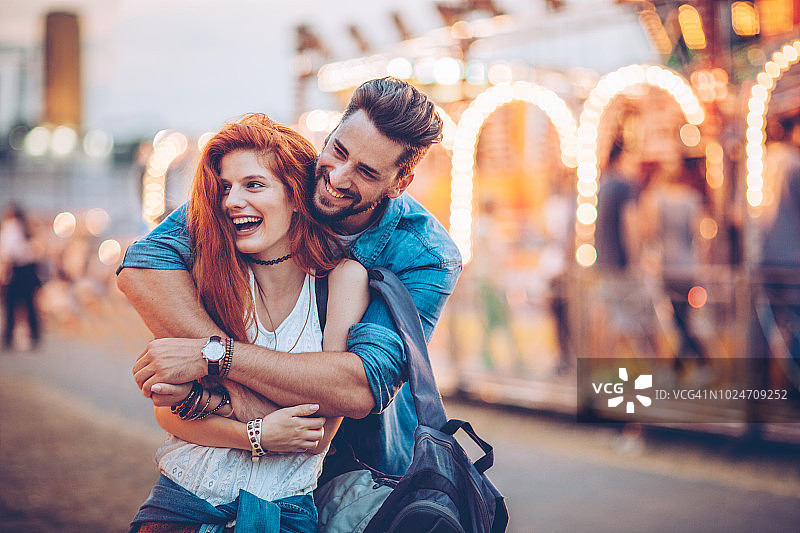 夏日节日情侣图片素材