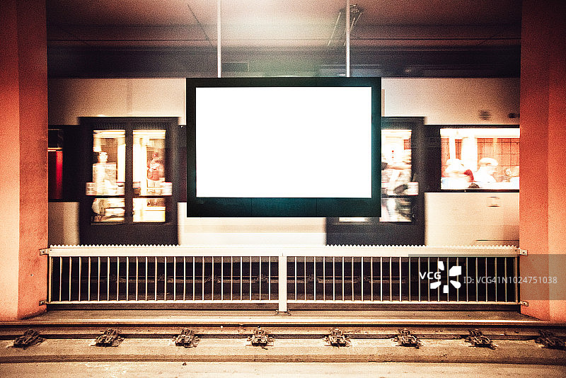 地铁站的空白广告牌图片素材