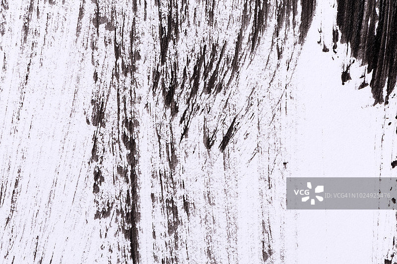 白色纸上的黑色油漆图片素材