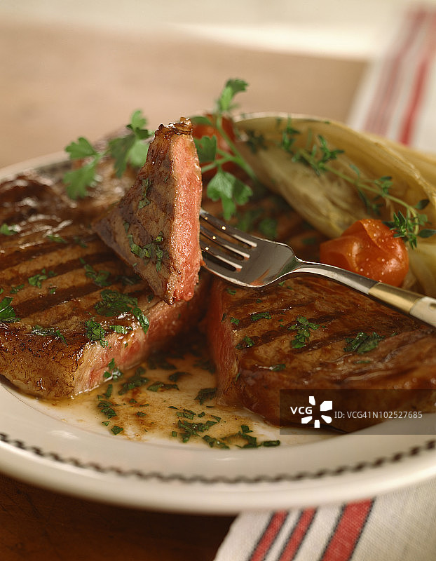 烤制T骨牛排图片素材