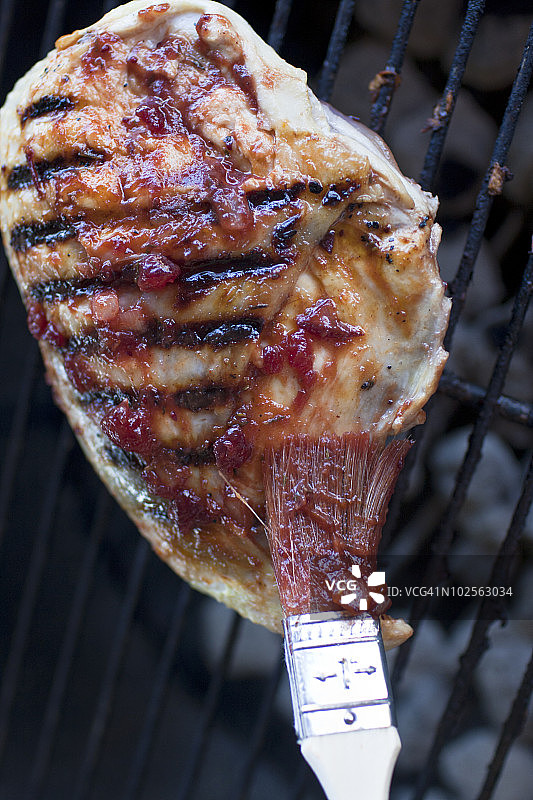 刷酱烤鸡胸肉图片素材