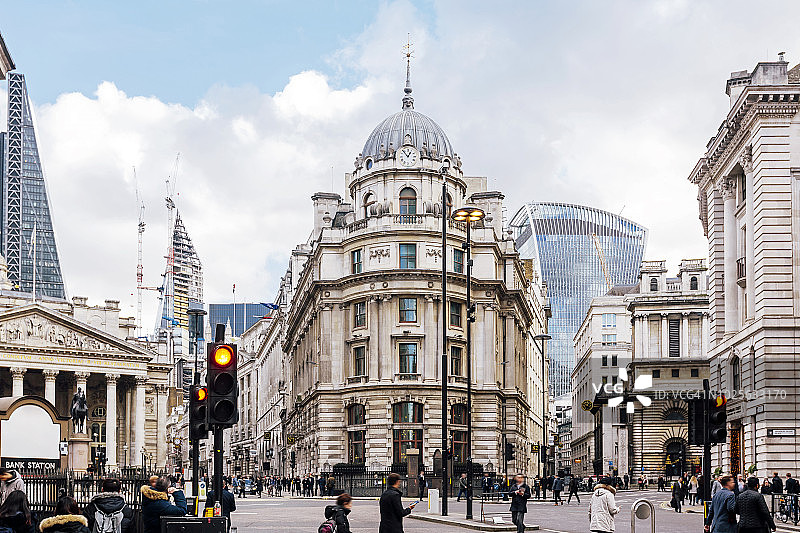 英国伦敦金融区繁忙的街道图片素材