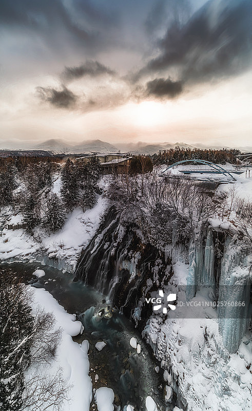 冬季日本北海道美瑛的白须瀑布图片素材