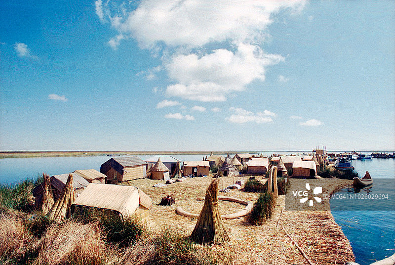 秘鲁的的喀喀湖乌鲁斯漂浮岛图片素材