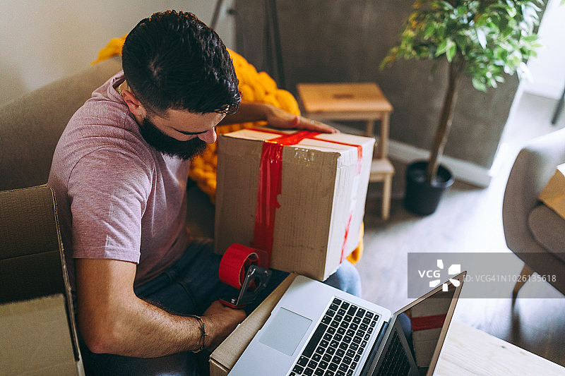 打包在线订单准备发货图片素材