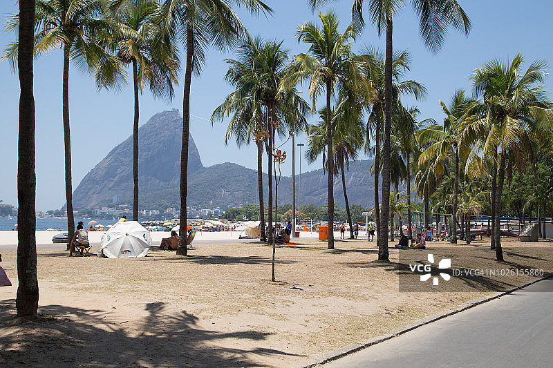 弗拉门戈公园和远处的面包山图片素材